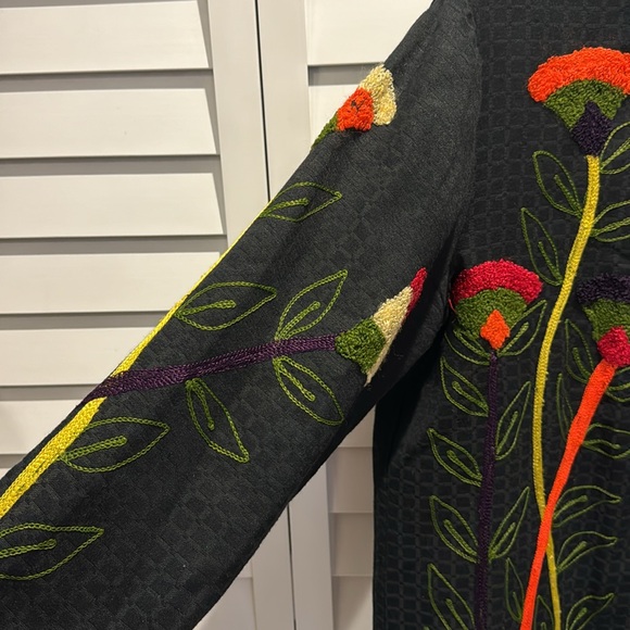 Earth Sea & Sky Vintage lined embroidered button down top with carved buttons. - Picture 3 of 10